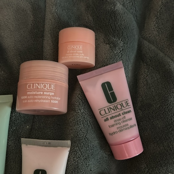 Clinique Set - Picture 8 of 9